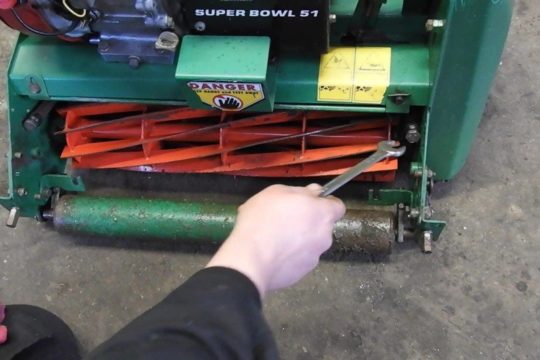 How To series – Setting cylinder mower on cut